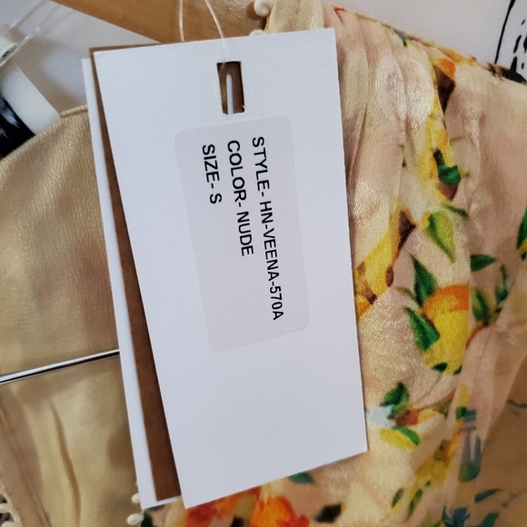 ✴️ NWT HEMANT & NANDITA Veena Floral Dress long Sleeve Size Small Yellow - Picture 10 of 13